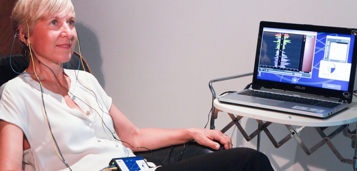 Client using NeuroOptimal neurofeedback for depression treatment